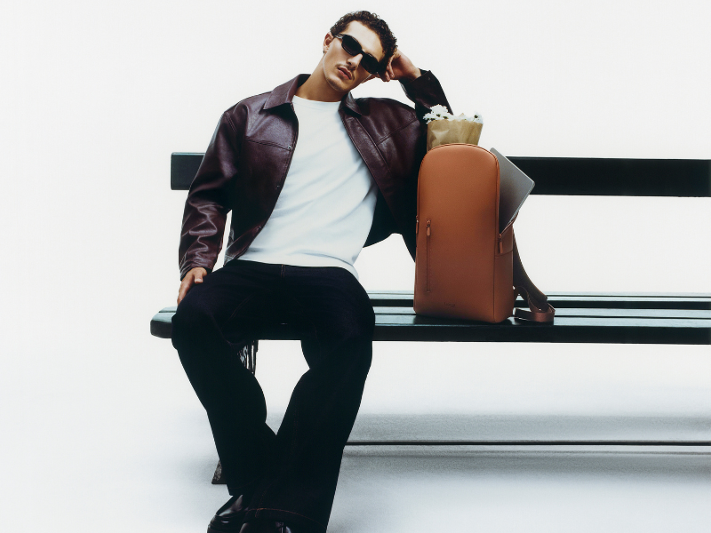 EVERYDAY ESSENTIALS IN PARIS: WHAT PARISIANS REALLY CARRY IN THEIR BAGS